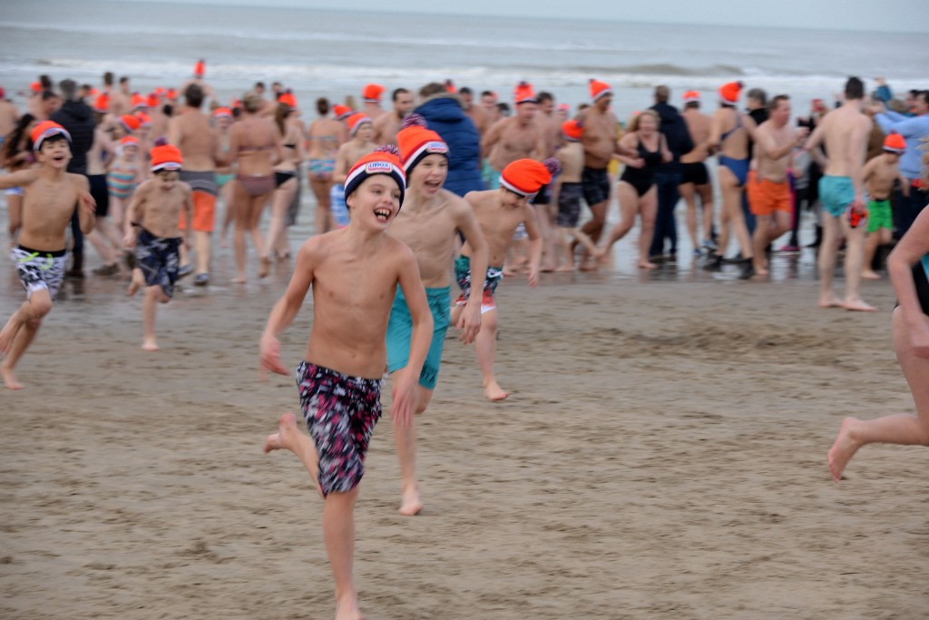 ../Images/Nieuwjaarsduik Nederzandt 2016 065.jpg